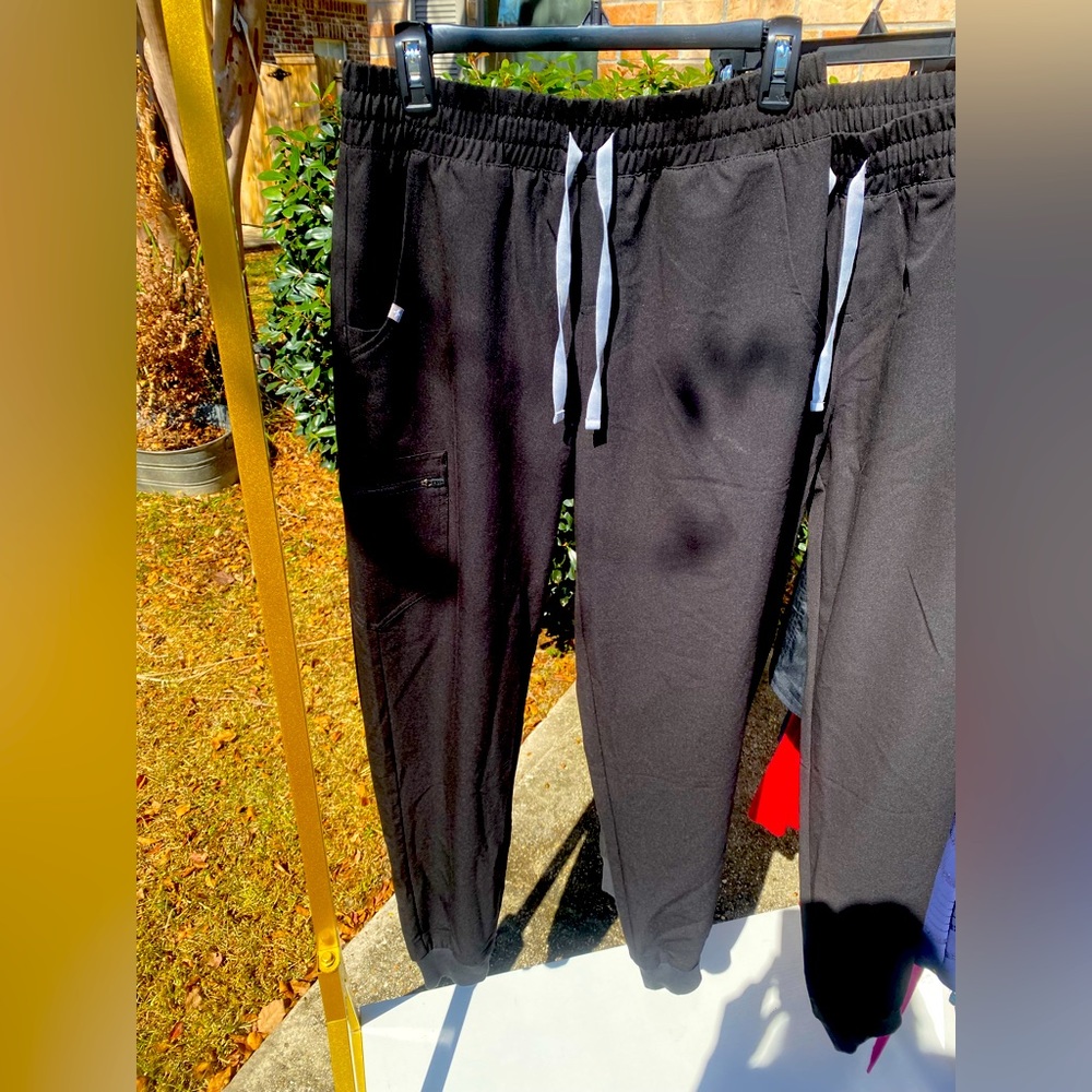 Figs jogger scrub pants medium tall in black.